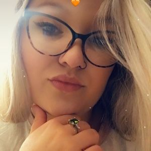 Meet your Posher, Desirae